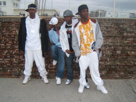 bah voila the groups. b2n & jounns & moi duccent & bilé . 